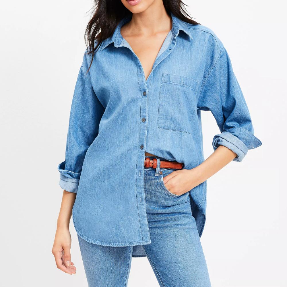 Chemise en jean à poches surdimensionnées et élégante