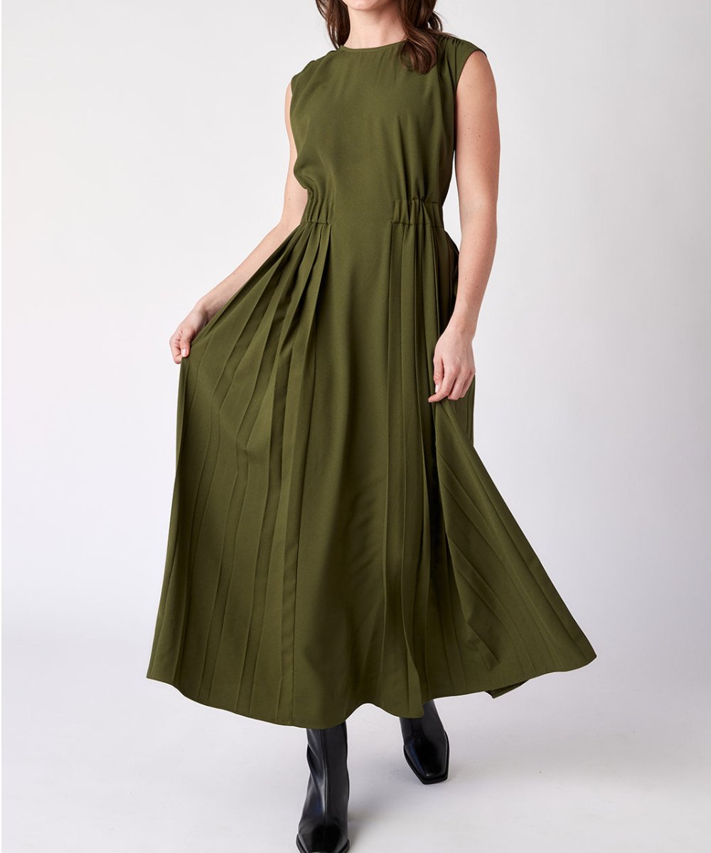 Stylish Sleeveless Round Neck Pleated Maxi Dress