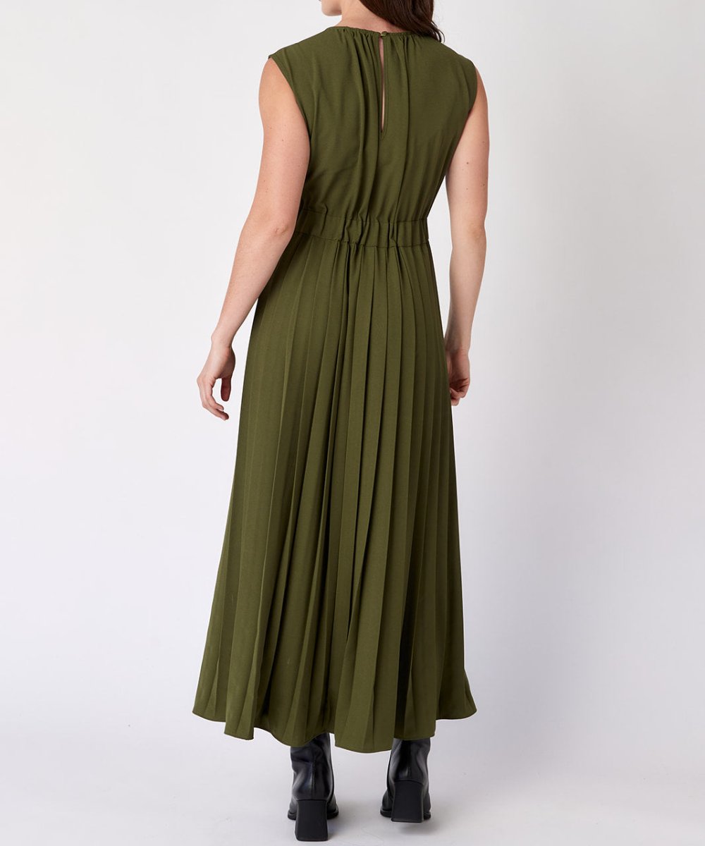 Stylish Sleeveless Round Neck Pleated Maxi Dress