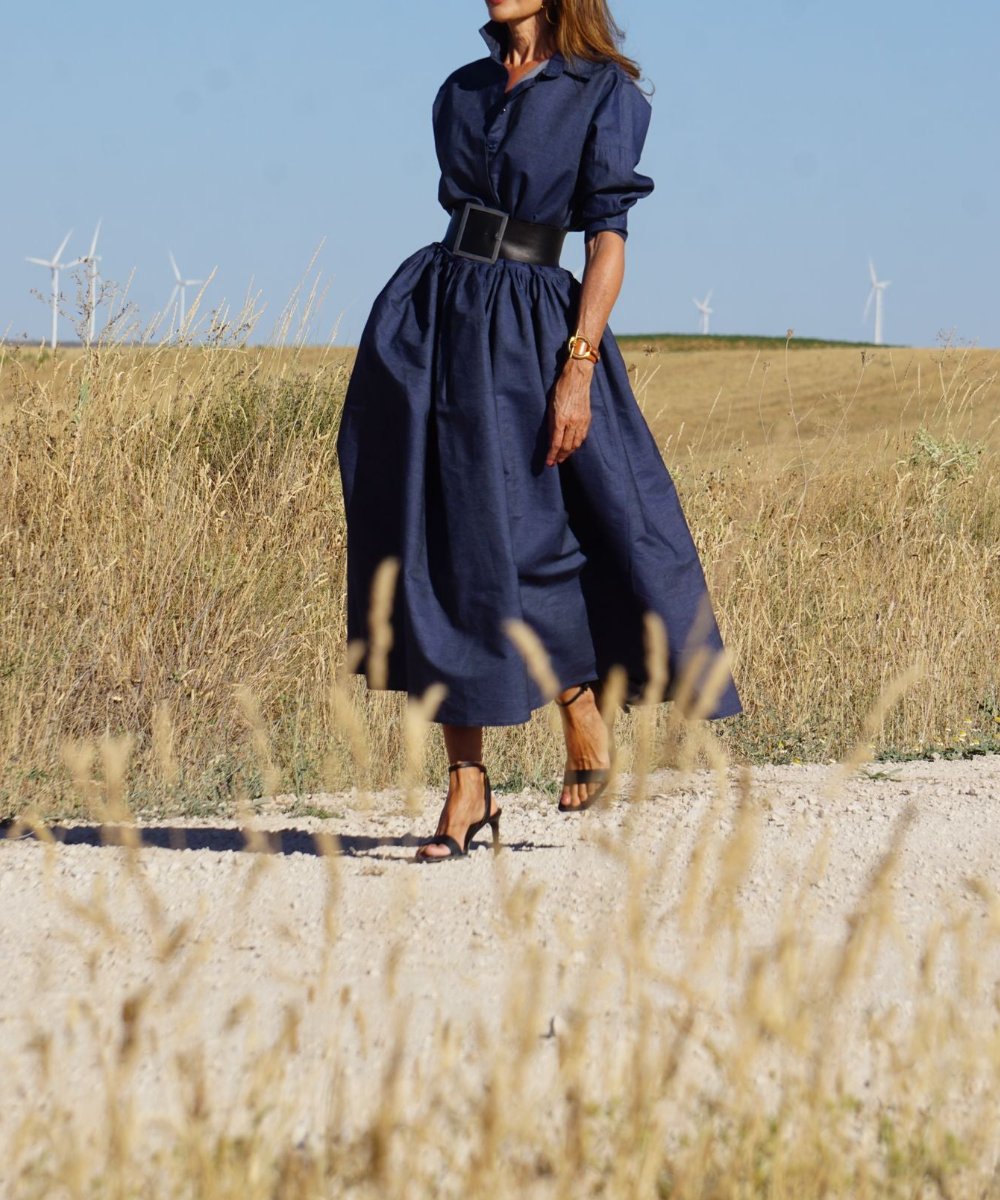 Schickes, marineblaues, langärmliges Maxikleid 