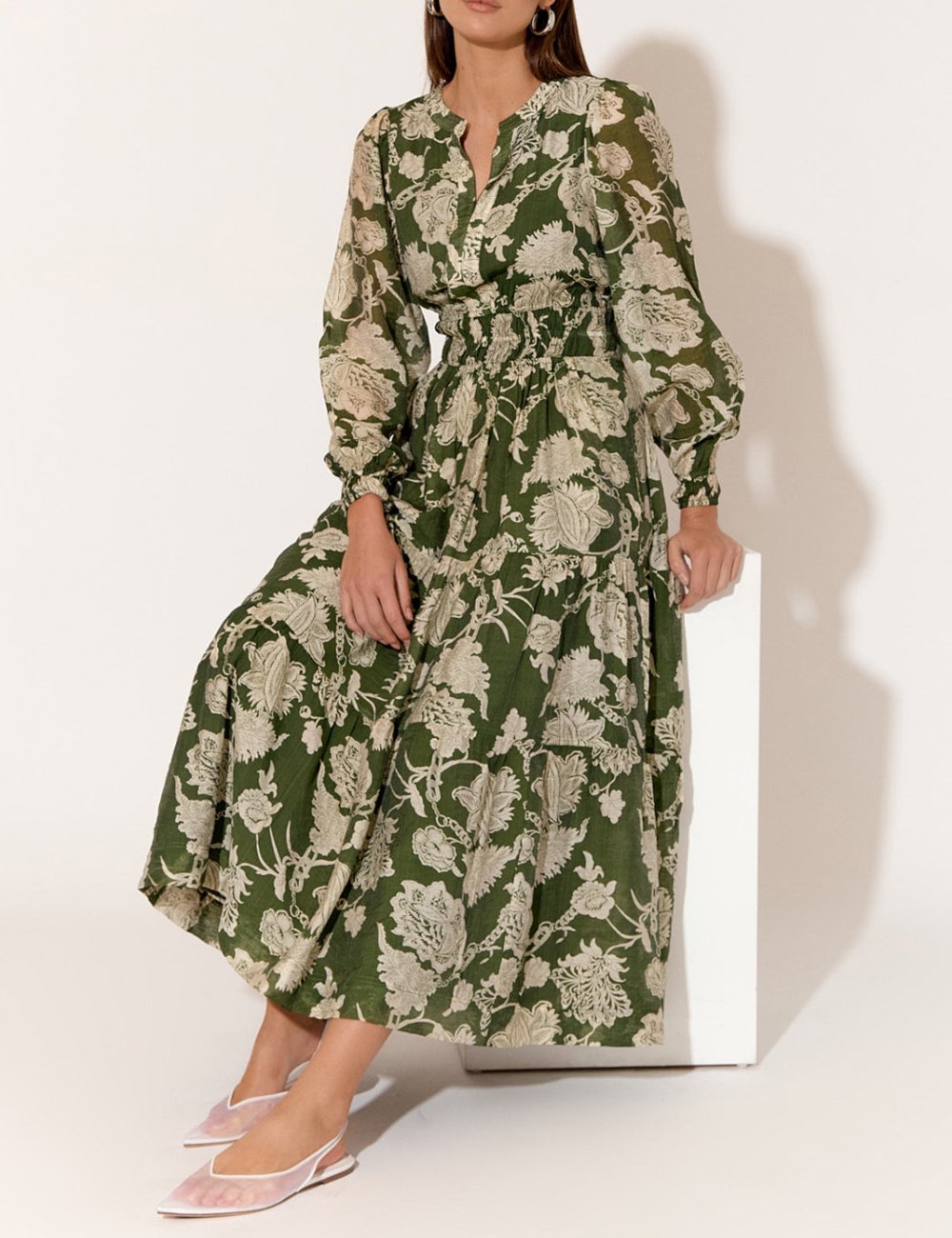 Robe élégante à manches longues et imprimé floral 